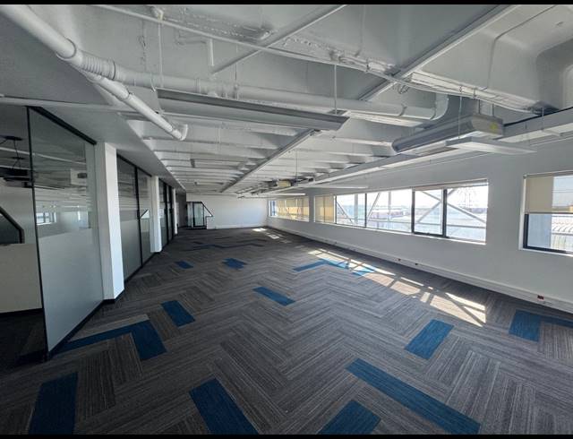 753M² SHOWROOM TO LET IN KRAMERVILLE
